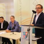 26.08.2016. Podpisanie umowy na unijne dotacje / Wojciech Habdas / Radio Kielce