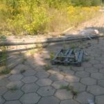 25.08.2016. Wysypisko śmieci po dawnym Zakładzie Robót Publicznych w Starachowicach / Waldemar Jakubiak / Straż Miejska Starachowice