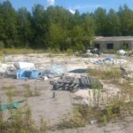 25.08.2016. Wysypisko śmieci po dawnym Zakładzie Robót Publicznych w Starachowicach / Waldemar Jakubiak / Straż Miejska Starachowice