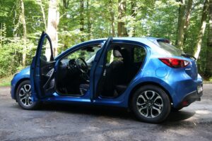 Mazda 2 (24 września 2016) / Robert Felczak / Radio Kielce