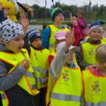 21.09.2016. Pierwszaki z Sędziszowa poznawali zasady bezpiecznego poruszania się na drogach / Ewa Pociejowska-Gawęda / Radio Kielce