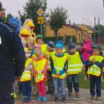 21.09.2016. Pierwszaki z Sędziszowa poznawali zasady bezpiecznego poruszania się na drogach / Ewa Pociejowska-Gawęda / Radio Kielce