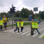 21.09.2016. Pierwszaki z Sędziszowa poznawali zasady bezpiecznego poruszania się na drogach / Ewa Pociejowska-Gawęda / Radio Kielce