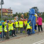 21.09.2016. Pierwszaki z Sędziszowa poznawali zasady bezpiecznego poruszania się na drogach / Ewa Pociejowska-Gawęda / Radio Kielce