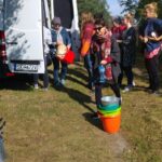 23.09.2016. Studenci porządkowali cmentarz żydowski w Jędrzejowie / Ewa Pociejowska-Gawęda / Radio Kielce