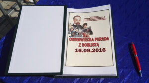 Parada z Noblistą w Ostrowcu Świętokrzyskim (16 września 2016) / Kalina Łabuz - Bębas / Radio Kielce