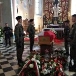 Bliżyn.Uroczysty pogrzeb kapitana Aleksandra Życińskiego- Wilczura (24 września 2016) / Ryszard Koziej / Radio Kielce