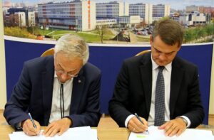 Rektor Wiesław Trąmpczyński i Jacek Semaniak / Agnieszka Duda / Politechnika Świętokrzyska
