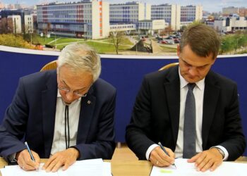 Rektor Wiesław Trąmpczyński i Jacek Semaniak / Agnieszka Duda / Politechnika Świętokrzyska