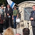 30.09.2016. Spotkania z Kulturą Żydowską w Busku-Zdroju. Zakończenie renowacji Cmentarza Żydowskiego i odsłonięcie tablicy upamiętniającej ofiary egzekucji hitlerowskich / Krzysztof Bujnowicz / Radio Kielce