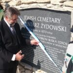 30.09.2016. Spotkania z Kulturą Żydowską w Busku-Zdroju. Zakończenie renowacji Cmentarza Żydowskiego i odsłonięcie tablicy upamiętniającej ofiary egzekucji hitlerowskich / Krzysztof Bujnowicz / Radio Kielce
