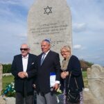 30.09.2016. Spotkania z Kulturą Żydowską w Busku-Zdroju. Zakończenie renowacji Cmentarza Żydowskiego i odsłonięcie tablicy upamiętniającej ofiary egzekucji hitlerowskich / Krzysztof Bujnowicz / Radio Kielce