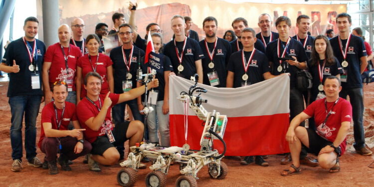 13.09.2016. Zespół "Impuls” z Politechniki Świętokrzyskiej zajął drugie miejsce w zawodach  European Rover Challenge / fot. Magdalena Borkowska