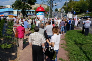 07.09.2016. Protest mieszańców SM Hutnik w Ostrowcu. Program "Interwencja" / Krzysztof Bujnowicz / Radio Kielce