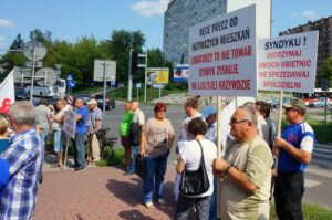 07.09.2016. Protest mieszańców SM Hutnik w Ostrowcu. Program "Interwencja" / Krzysztof Bujnowicz / Radio Kielce