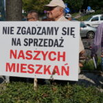07.09.2016. Protest mieszańców SM Hutnik w Ostrowcu. Program "Interwencja" / Krzysztof Bujnowicz / Radio Kielce