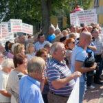 07.09.2016. Protest mieszańców SM Hutnik w Ostrowcu. Program "Interwencja" / Krzysztof Bujnowicz / Radio Kielce