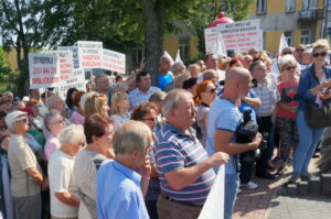 07.09.2016. Protest mieszańców SM Hutnik w Ostrowcu. Program "Interwencja" / Krzysztof Bujnowicz / Radio Kielce