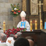 10.09.2016. Uroczystości odpustowe w Wiślicy. Mszy świętej przewodniczył prymas senior, arcybiskup Józef Kowalczyk / Kamil Włosowicz / Radio Kielce