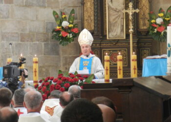 10.09.2016. Uroczystości odpustowe w Wiślicy. Mszy świętej przewodniczył prymas senior, arcybiskup Józef Kowalczyk / Kamil Włosowicz / Radio Kielce