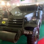 10.09.2016. Stoisko Muzeum Wojsk Lądowych w Bydgoszczy. Pojazdy z demobilu / Marek Cender / Radio Kielce