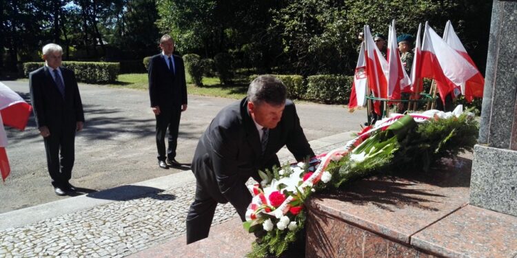 01.09.2016. Uroczystości 77. rocznicy wybuchu II wojny światowej w Ostrowcu Św. / Kalina Łabuz-Bębas / Radio Kielce