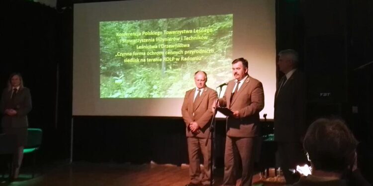 konferencja poświęcona ochronie cennych przyrodniczo siedlisk znajdujących się na terenie Regionalnej Dyrekcji Lasów Państwowych w Radomiu. Ponidzie / Kamil Włosowicz / Radio Kielce