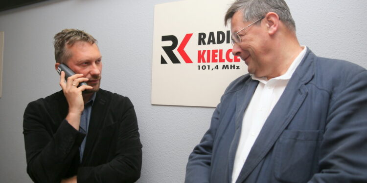 19.09.2016. Marek Hadała (z prawej) i Zbigniew Brzeziński z Miejskiego Urzędu Pracy w Kielcach / Kamil Król / Radio Kielce