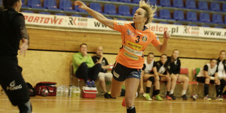 Korona Handbal rozpoczyna walkę o superligę - Radio Kielce 11.08.2016 Kielce. Mecz kontrolny piłki ręcznej kobiet Korona Handball - MKS Selgros Lublin / Jarosław Kubalski / Radio Kielce