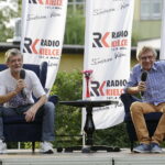 03.09.2016 Kielce. Piknik w ogrodzie Radia Kielce. Prezentacja nowej ramówki oraz podsumowanie akcji "Wakacje z duchami historii". Henryk Gołębiewski i Ryszard Koziej. / Jarosław Kubalski / Radio Kielce