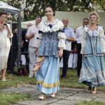03.09.2016 Kielce. Piknik w ogrodzie Radia Kielce. Prezentacja nowej ramówki oraz podsumowanie akcji "Wakacje z duchami historii". Pokaz mody w wykonaniu dziennikarzy Radia Kielce. / Jarosław Kubalski / Radio Kielce