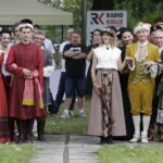 03.09.2016 Kielce. Piknik w ogrodzie Radia Kielce. Prezentacja nowej ramówki oraz podsumowanie akcji "Wakacje z duchami historii". Pokaz mody w wykonaniu dziennikarzy Radia Kielce. / Jarosław Kubalski / Radio Kielce