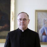 Proboszcz Bazyliki katedralnej ksiądz Adam Kędzierski. Katedra / Jarosław Kubalski / Radio Kielce