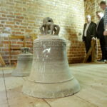 07.09.2016. Sandomierz. Klasztor Dominikanów. Dzwon z 1314 roku. / Jarosław Kubalski / Radio Kielce