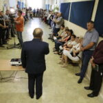 07.09.2016 Suchedniów. Spotkanie rodziców uczniów szkoły podstawowej nr 1 z burmistrzem w sprawie jej przeniesienia do gimnazjum. / Jarosław Kubalski / Radio Kielce