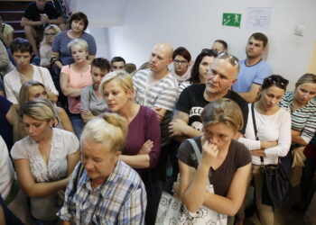 07.09.2016 Suchedniów. Spotkanie rodziców uczniów szkoły podstawowej nr 1 z burmistrzem w sprawie jej przeniesienia do gimnazjum. / Jarosław Kubalski / Radio Kielce