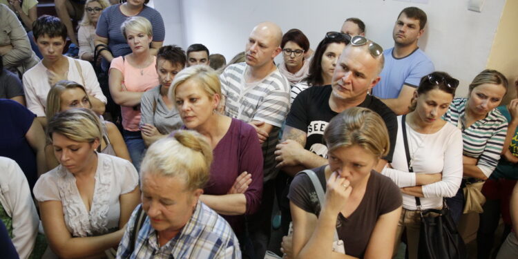 07.09.2016 Suchedniów. Spotkanie rodziców uczniów szkoły podstawowej nr 1 z burmistrzem w sprawie jej przeniesienia do gimnazjum. / Jarosław Kubalski / Radio Kielce