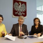 08.09.2016 Kielce. Wojewoda świętokrzyski Agata Wojtyszek podpisała z przedstawicielami samorządów umowy na przebudowę dróg / Jarosław Kubalski / Radio Kielce