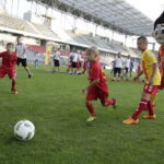 13.09.2016 Kielce. Losowanie "Koroniarskich Ambasadorów" - zawodników opiekujących się drużynami młodzieżowymi. / Jarosław Kubalski / Radio Kielce