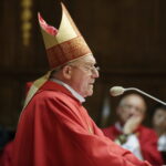 14.09.2016 Święty Krzyż. Uroczystości odpustowe ku czci Podwyższenia Drzewa Krzyża Świętego. Biskup pomocniczy diecezji sandomierskiej Edward Frankowski. / Jarosław Kubalski / Radio Kielce