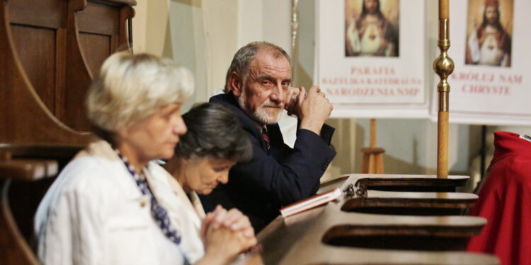 14.09.2016 Święty Krzyż. Uroczystości odpustowe ku czci Podwyższenia Drzewa Krzyża Świętego. We Mszy Świętej wziął udział ojciec Prezydenta RP profesor Jan Tadeusz Duda wraz z małżonką. / Jarosław Kubalski / Radio Kielce