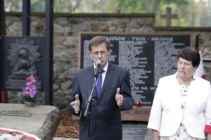 17.09.2016 Kielce. Uroczystości pod pomnikiem katyńskim w rocznicę napaści ZSRR na Polskę. / Jarosław Kubalski / Radio Kielce