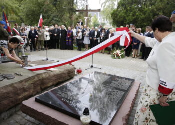 17.09.2016 Kielce. Uroczystości pod pomnikiem katyńskim w rocznicę napaści ZSRR na Polskę. / Jarosław Kubalski / Radio Kielce