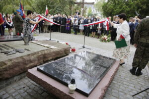 17.09.2016 Kielce. Uroczystości pod pomnikiem katyńskim w rocznicę napaści ZSRR na Polskę. / Jarosław Kubalski / Radio Kielce