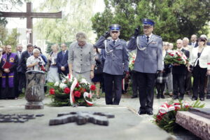 17.09.2016 Kielce. Uroczystości pod pomnikiem katyńskim w rocznicę napaści ZSRR na Polskę. / Jarosław Kubalski / Radio Kielce