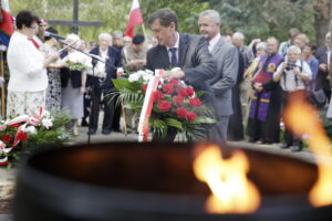 17.09.2016 Kielce. Uroczystości pod pomnikiem katyńskim w rocznicę napaści ZSRR na Polskę. / Jarosław Kubalski / Radio Kielce