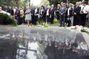 17.09.2016 Kielce. Uroczystości pod pomnikiem katyńskim w rocznicę napaści ZSRR na Polskę. / Jarosław Kubalski / Radio Kielce