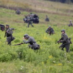 18.09.2016 Szewce. Rekonstrukcja bitwy pod Szewcami, jaka się rozegrała pomiędzy oddziałami AK i Niemcami 18 września 1944 roku. / Jarosław Kubalski / Radio Kielce