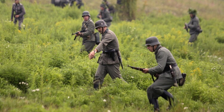 18.09.2016 Szewce. Rekonstrukcja bitwy pod Szewcami, jaka się rozegrała pomiędzy oddziałami AK i Niemcami 18 września 1944 roku. / Jarosław Kubalski / Radio Kielce