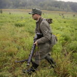 18.09.2016 Szewce. Rekonstrukcja bitwy pod Szewcami, jaka się rozegrała pomiędzy oddziałami AK i Niemcami 18 września 1944 roku. / Jarosław Kubalski / Radio Kielce